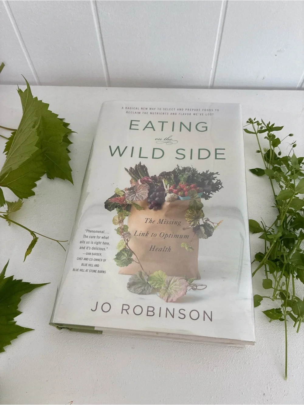Eating on the Wild Side, Jo Robinson - Hard cover, dust jacket, protective cover